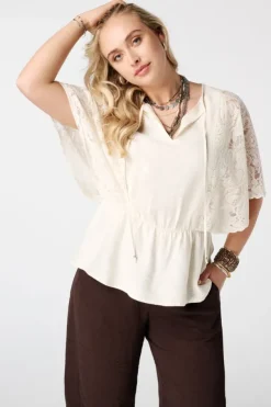 Blouse avec manches en dentelle