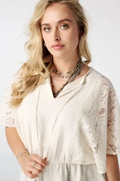 Blouse avec manches en dentelle