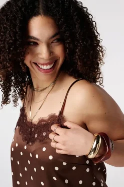 Blouse à pois avec dentelle