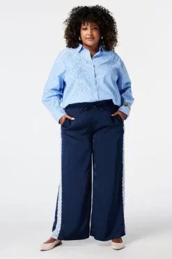 Blouse rayée avec broderie