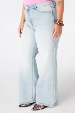 Jean à jambe large et taille haute