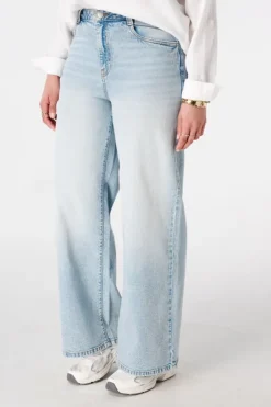 Jeans larges à taille haute