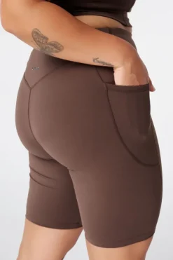 Legging de sport courte avec poches latérales