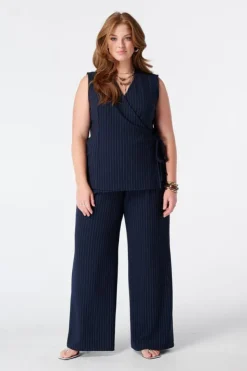 Pantalon wide leg à fines rayures