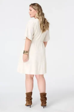 Robe courte à manches papillon