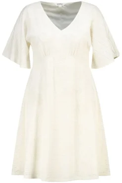 Robe courte à manches papillon