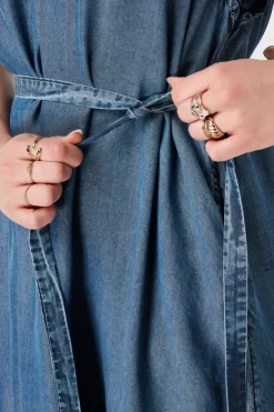 Robe en denim avec ceinture