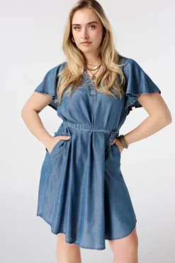 Robe en denim avec ceinture