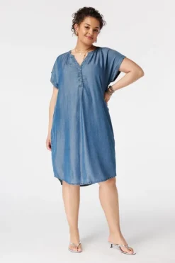 Robe en jean avec col en V