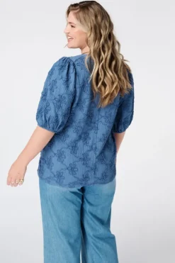Top avec structure florale