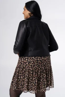 Veste en similicuir avec détails argentés